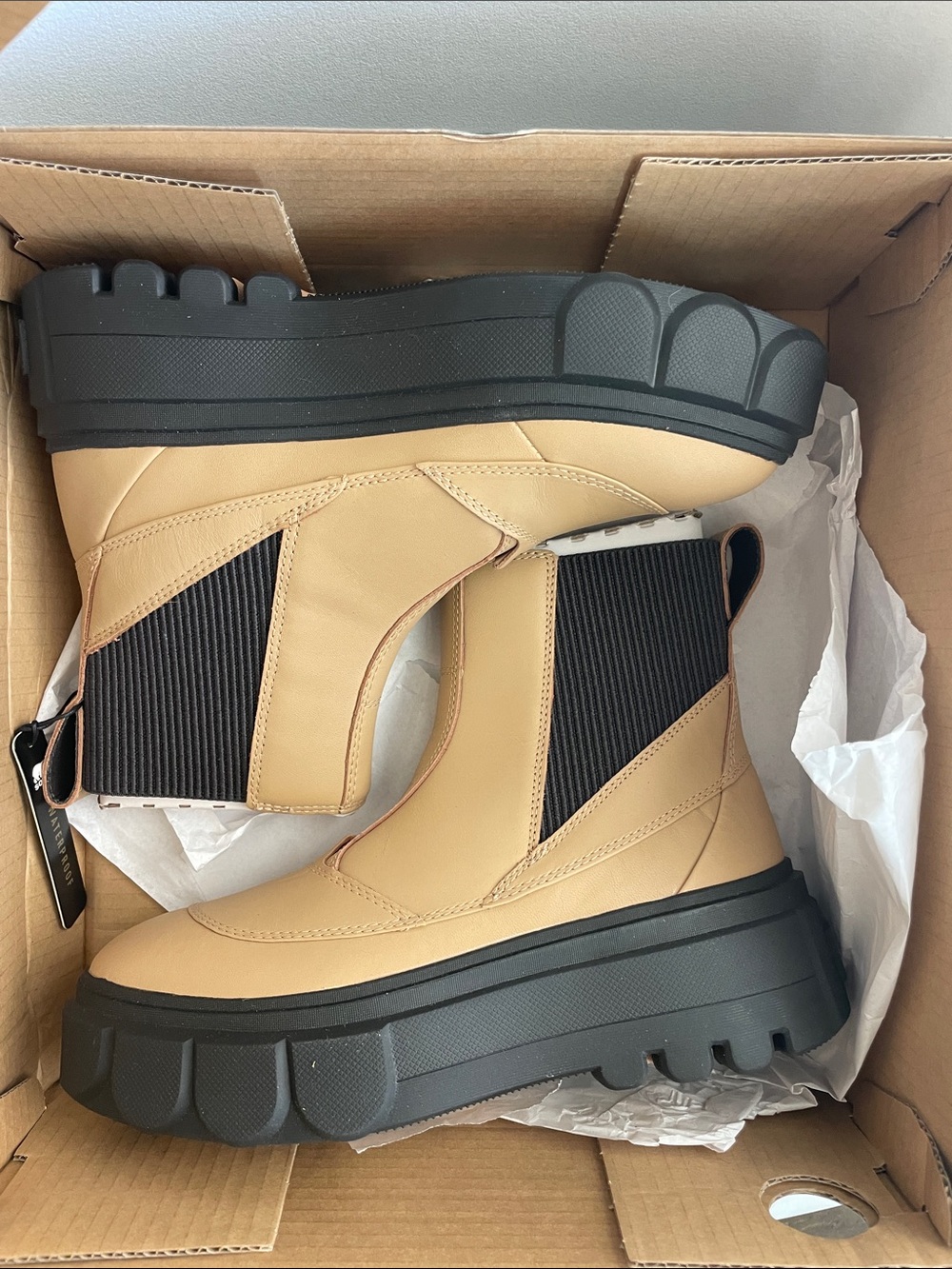 Sorel Caribou X Chelsea Waterproof Boots in Canoe/Jet size 8